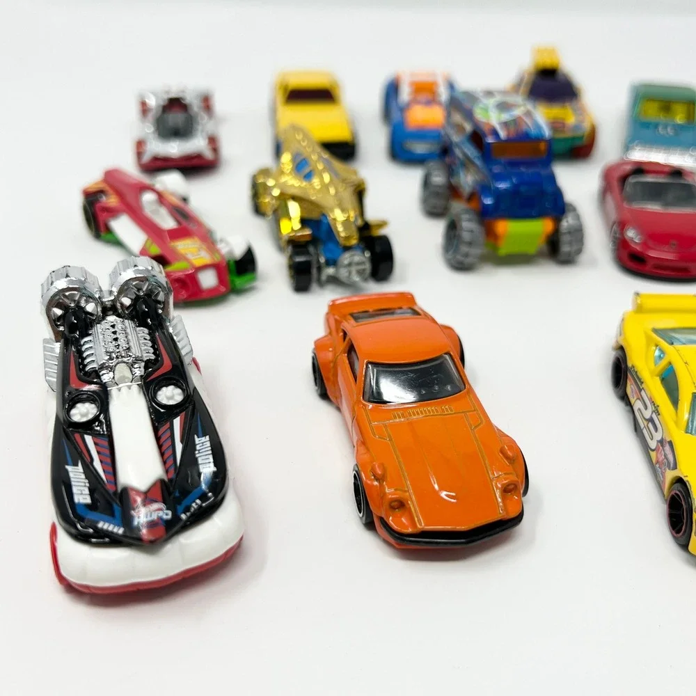 Hot‎ Wheels Mixed Diecast Toy Car Lot 18pc Race Cars Trucks Fantasy Vehicles